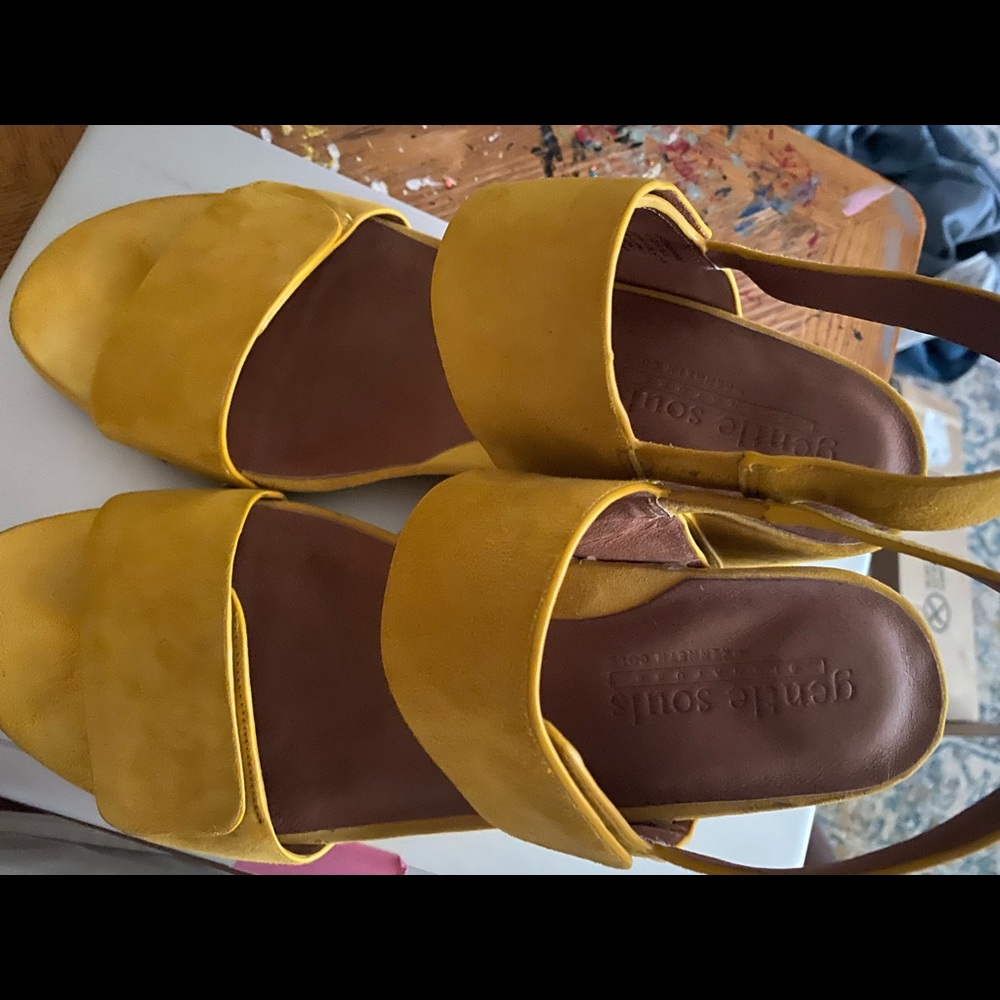 Gentle Soul Wedge By Kenneth Cole